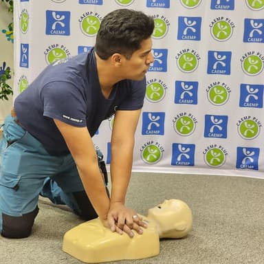 PRIMEROS AUXILIOS Y MANEJO DE TRAUMAS